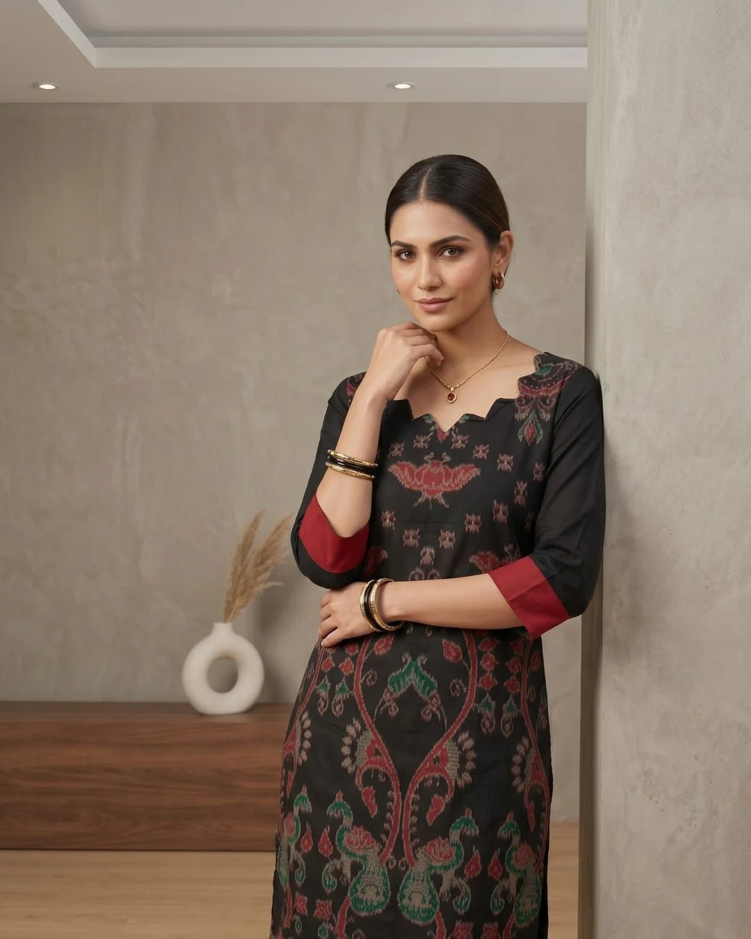 Mrnalika Black Sambalpuri Handloom Kurti Set - PINDHAN