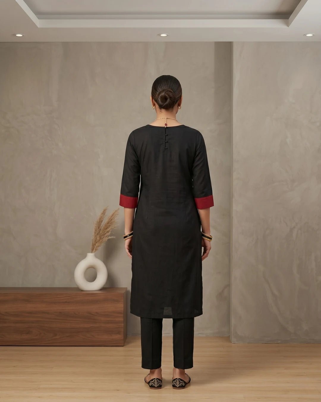 Mrnalika Black Sambalpuri Handloom Kurti Set - PINDHAN