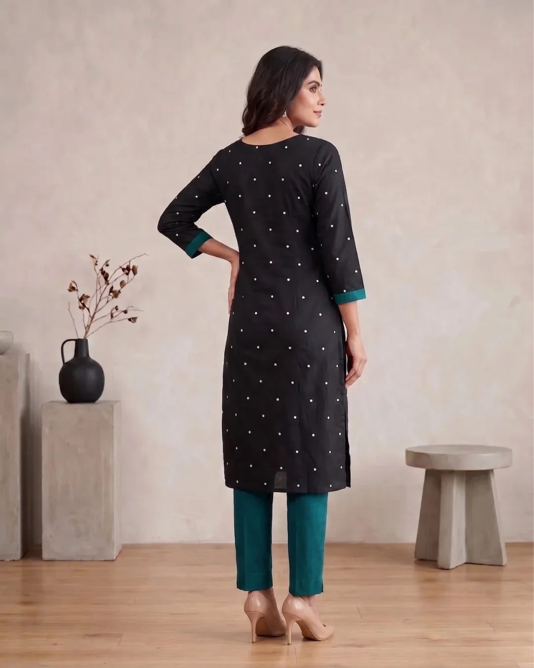 Charvi Black & Teal Sambalpuri Handloom Kurti