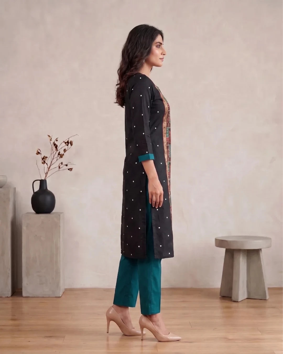 Charvi Black & Teal Sambalpuri Handloom Kurti